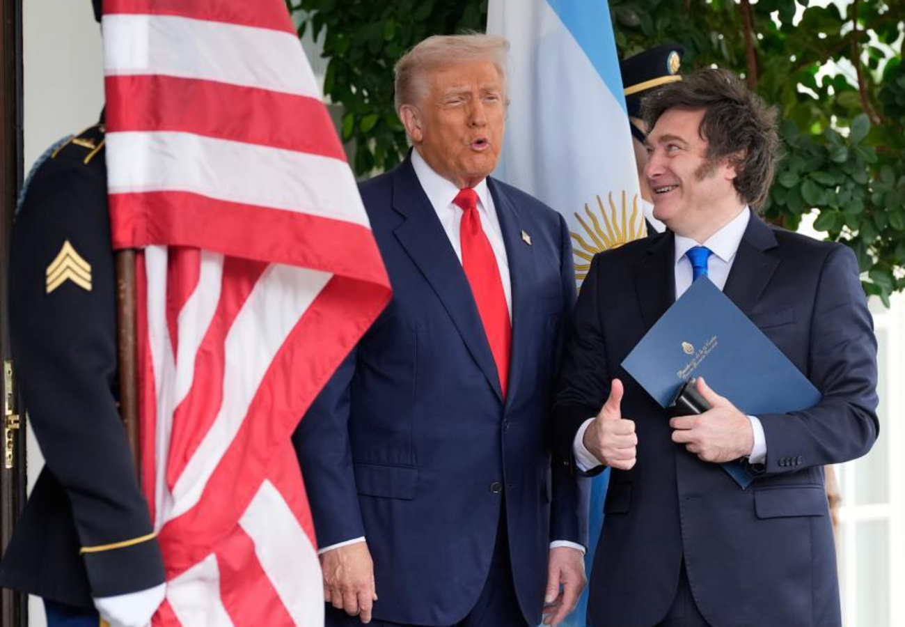 Imagen secundaria de Milei profundiza su política de sometimiento a EEUU